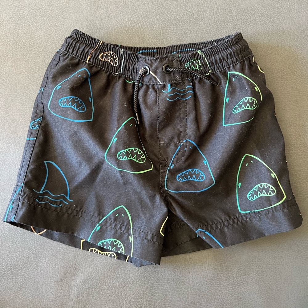 EUC Tea board shorts 2T